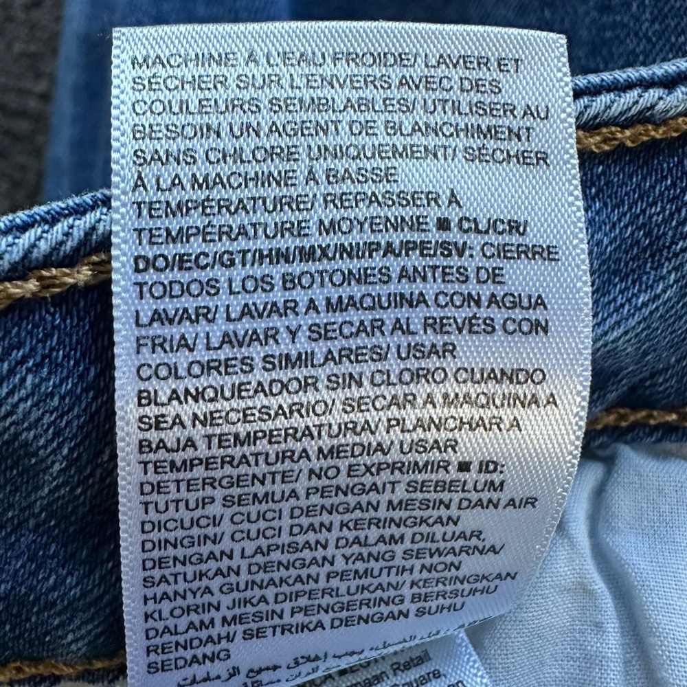 Old Navy Mid Rise Kicker Bootcut Jean in Medium Wash size 18 - Picture 9 of 12